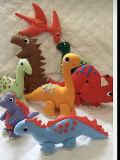 Diy Felt Animals, Felt Toys Patterns, Felt Crafts Patterns, Tanah Liat, Fabric Toys, Dinosaur Pattern, Dinosaur Toys, Baby Diy, Dinosaur Party