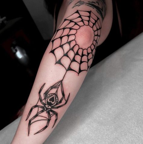 Spider Tattoo Traditional, Traditional Black Tattoo, Abstract Tattoo Ideas, Spider Web Tattoo, Abstract Tattoos, Cowboy Tattoos, Web Tattoo, Tattoo Old School, Clever Tattoos