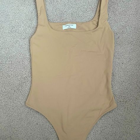 ARITZIA Babaton Contour Bodysuit XXS Contour Bodysuit, Aritzia Tops, Aritzia Babaton, Color Light, Good Quality, Light Brown, Womens Tops, Brand New, Tags