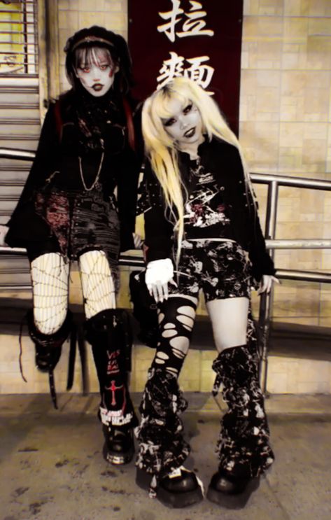 Goshikku Gyaru Outfits, Gothic J Fashion, Visual Kei Outfits Aesthetic, Dark Decora Fashion, Rokku Gyaru Outfits, Vkei Clothes, Rokku Gyaru Fashion, Vkei Outfits, Visual Kei Aesthetic