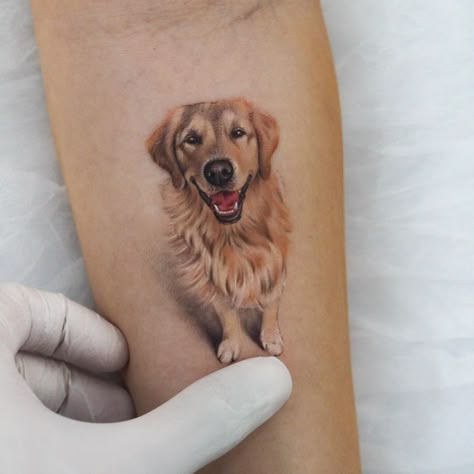 Labrador Retriever Tattoo Ideas, Golden Retriever Portrait Tattoo, Dog Portrait With Flowers Tattoo, Dog Portraits Tattoo, Realistic Dog Tattoo, Dog Tattoo Ideas Memorial, Pet Portrait Tattoo, Tattoos Classy, Dog Tattoo Design