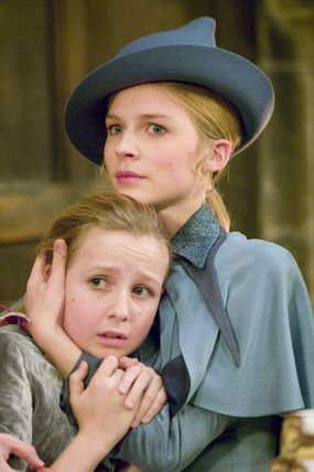 Fleur and Gabrielle Delacour I love how this shot makes these two look honestly related and caring Gabrielle Delacour, Harry Potter Fleur Delacour, Weasley Family, Clemence Poesy, Fleur Delacour, Always Harry Potter, The Goblet Of Fire, Promotional Photos, Harry Potter Cast