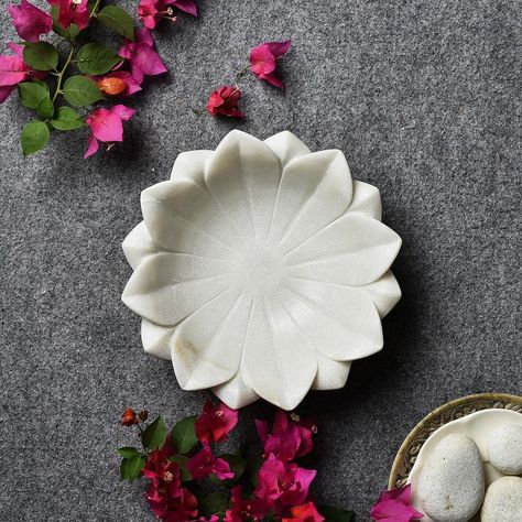 297 Likes, 4 Comments - Apartment18.in (@apartment18.in) on Instagram: “Back in stock. Our bestseller Marble Urli https://apartment18.in/products/taj-marbe-urli #marble…” Marble Urli, Key Bowl, Flower Fruit, Christmas Bowl, Lotus Ring, Lotus Bowls, Ring Bowl, Marble Jewelry, Ethnic Home Decor