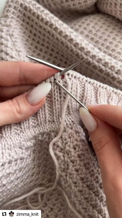 Great stretchy finishing technique for neck bands, arms, etc. by @zimma_knit - thank you! I don’t know why but I found this tutorial… | Instagram Maglia Fair Isle, Bind Off Knitting, Knitting Hacks, Womens Knitting Patterns, Crochet Knit Hat, Crochet Stitches Video, Christmas Knitting Patterns, Knitting Instructions, Scarf Knitting Patterns