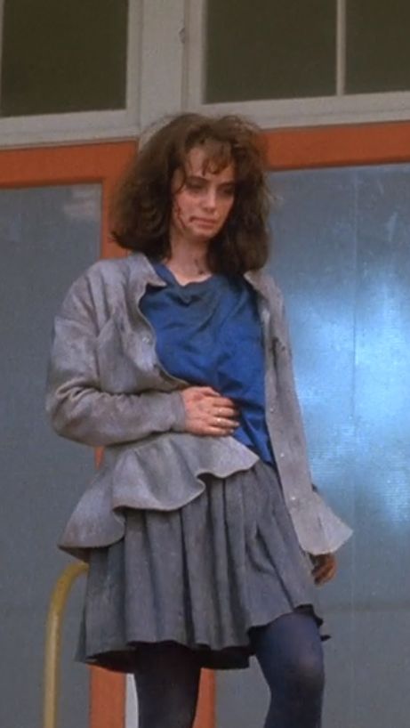 Veronica Sawyer Movie Outfits, Winona Ryder Halloween Costume, Veronica Heathers Costume, Veronica Sawyer Halloween Costume, Veronica And Jd Costume, Heathers Veronica Outfit, Iconic Brunette Movie Characters, Heathers Inspired Outfits, Classic Movie Halloween Costumes