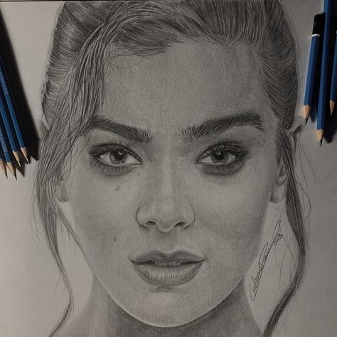 Hailee Steinfeld Drawing, Actors Images, Hailee Steinfeld, Anime Artwork, Pencil Drawings, Mansion, Actors, Drawings, Anime