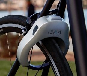 Best GPS Bike Trackers and Smart Locks | 2016 Listings and Reviews Recommended by http://www.hackneylocks.co.uk Bicycle Lock, Bike Lock, Cool Bike Accessories, Tech Products, Hybrid Bike, Smart Lock, Commuter Bike, Bike Seat, Gps Tracking