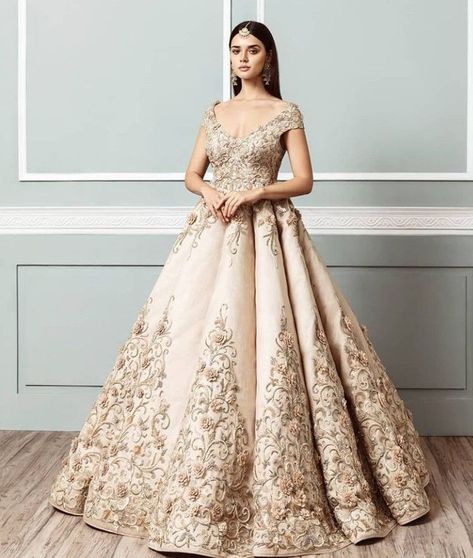 10 Glamorous Cocktail Gown Designs For Brides 2023 – Save It Right Away! - SetMyWed Brides 2023, Indowestern Dresses, Reception Gowns, Gown Designs, Western Gown, Bride Attire, Mehendi Outfits, Outfits Indian, Reception Gown