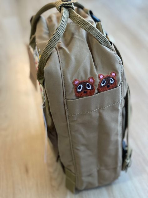 Fjallraven Kanken Decoration, Kanken Backpack Decoration, Kanken Embroidery Ideas, Embroider Backpack, Embroidery On Backpack, Backpack Embroidery Ideas, Kanken Embroidery, Mochila Fjallraven Kanken, Packing Hacks Clothes