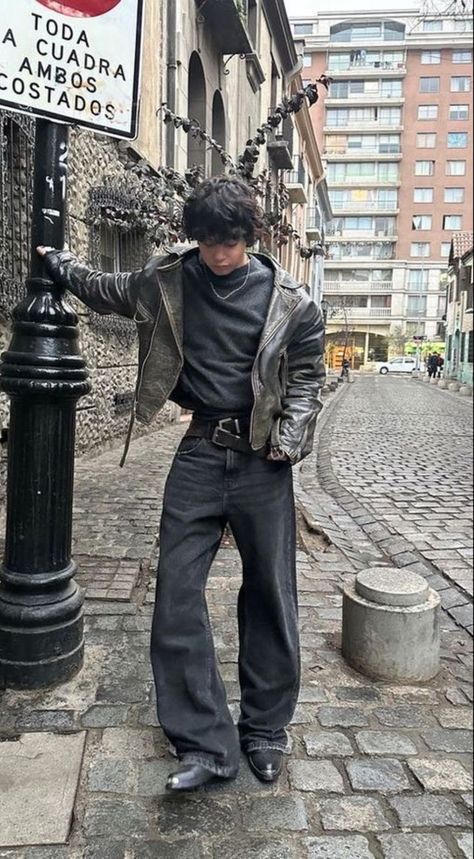 Black Leather Jacket Aesthetic Men, Mens Vintage Jeans Outfit, Black Jacket Outfits Men, Outfits With Leather Jackets Men, Subversive Basics Men, Biker Fits Men, Style Inspiration For Men, Fall Mens Outfits Men Street, Werewolf Aesthetic Outfit Male