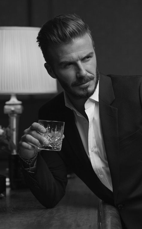 Jamesbond 007, David Beckham Style, A Man In A Suit, Man In A Suit, Photography Poses For Men, Male Poses, David Beckham, Gentleman Style, Poses For Men