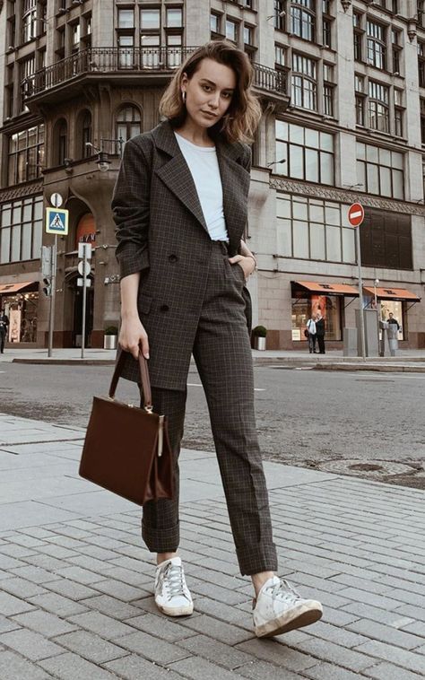 Blazer Outfits For Women Masc, Masculine Female Business Casual, Tomboy Professional Outfits, Academic Style Women, Office Lunch Outfit, Lesbian Business Casual Outfits, Lesbian Work Outfit, Female Professor Outfits, Rich Lesbian Outfits