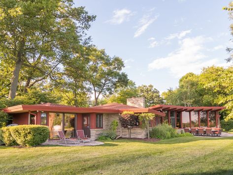 Midcentury lakefront house, beautifully restored, asks $475K Mid Century Modern Lake House, Modern Lake House Decor, Retro Architecture, Mod House, Inspiring Homes, Modern Lake House, Imperial Hotel, Mid Century Home, Century Home