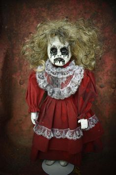 Distressed Outfit, Horror Ghost, Scary Doll, Creepy Doll, Scary Dolls, Creation Story, Halloween Quilts, Doll Display, Goth Art