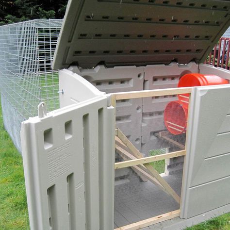 Quick Chicken Coop Diy, Crib Chicken Coop, Chicken Coop From Plastic Shed, Pallet Projects Chicken Coop, Diy Chicken Shelter, Small Chicken Coop Ideas Simple, Resin Chicken Coop, Temporary Chicken Coop, Plastic Shed Chicken Coop