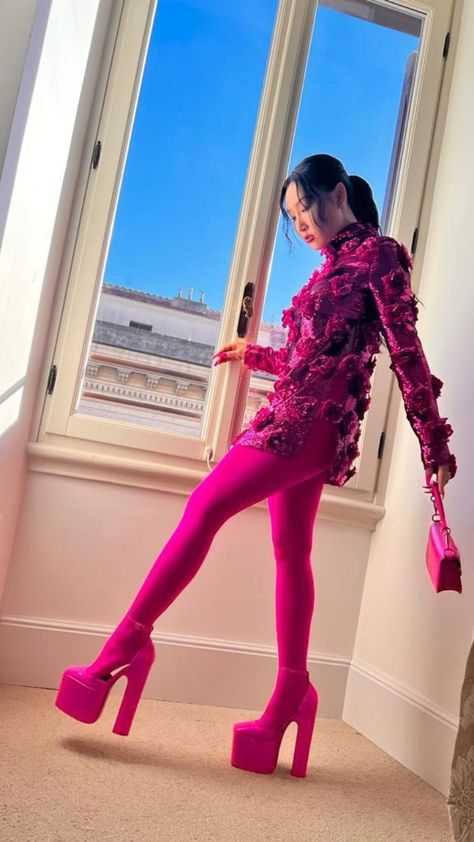 Pink Tights Outfit, Mamamoo Fashion, Poodle Costume, Colored Tights Outfit, Pink Tights, Monochromatic Fashion, Look Festival, Barbie Core, Pink Poodle