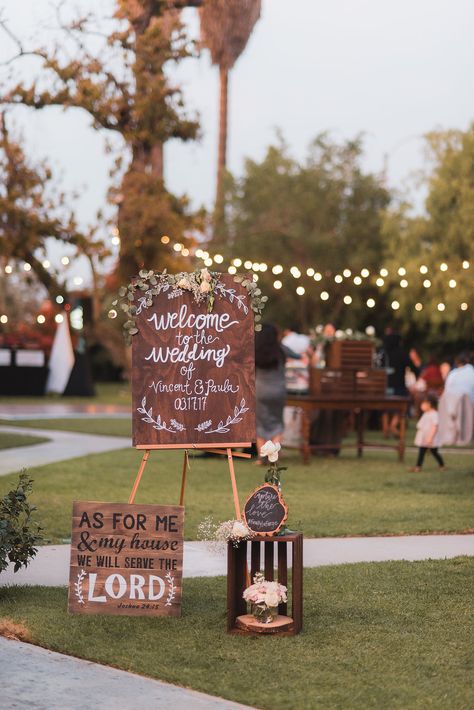 Rustic Decoration Wedding, Rustic Garden Wedding Ideas, Welcome Table Wedding Entrance Rustic, Wedding Garden Decoration, Rustic Welcome Board Wedding, Garden Wedding Ideas, Garden Wedding Decor, Wooden Wedding Welcome Sign Diy, Rustic Wedding Welcome Sign Wood