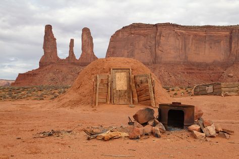 Navajo Architecture, Hogan House, Navajo Hogan, Navajo Tacos, Dry Land, Vintage Arizona, Navajo Nation, Cabin Camping, Canoes