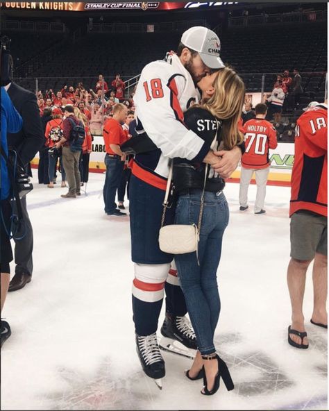 Pretty Preptastic Hockey Wedding Photos, Hockey Couple, Hockey Wedding, Hockey Outfits, Hockey Wife, Hockey Girlfriend, Boys Hockey, Drømme Liv, Sports Romance