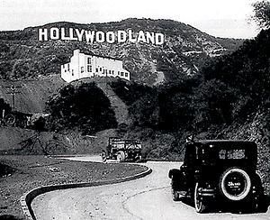 Cool Pictures of Old Hollywood — Los Angeles Real Estate | Smilay ... Oud Hollywood, Flatiron Building, Les Continents, Hollywood Sign, Vintage Los Angeles, Milla Jovovich, Rms Titanic, Uss Enterprise, Historical Pictures