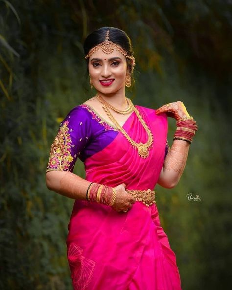 Bride Poses In Saree, Saree Ceremony Stills, Puberty Poses, Contrast Blouse Designs, Blouse Designs For Silk Sarees, Mangala Snanam, Contrast Saree, Telugu Bride, Indian Bride Poses