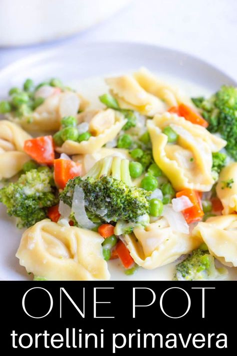 Tortellini Recipes Meatless, Tortellini Recipes With Veggies, Tortellini And Vegetables, Meatless Tortellini Recipes, Tortolini Recipe, Tortellini Primavera, One Pot Tortellini, Meatless Meals Easy, Cheese Tortellini Recipes