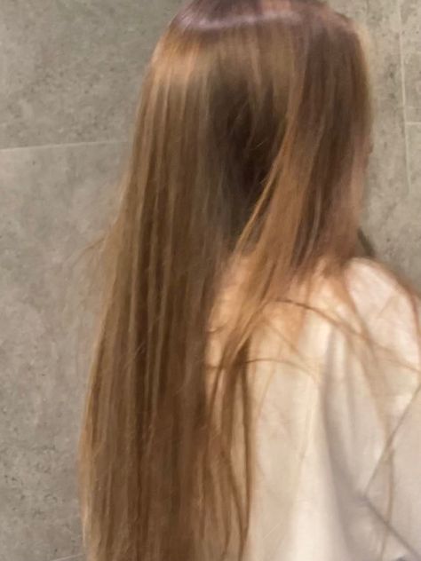 inst: senth.a Long Dark Blonde Hair Natural, Dark Blonde Girl Aesthetic, Dark Blonde Hair Brown Eyes, Dishwater Blonde Hair Natural, Solid Dark Blonde Hair, Dark Blonde Aesthetic, Dark Blonde Hair Straight, Dirty Blonde Hair Aesthetic, Dark Blonde Hair Aesthetic