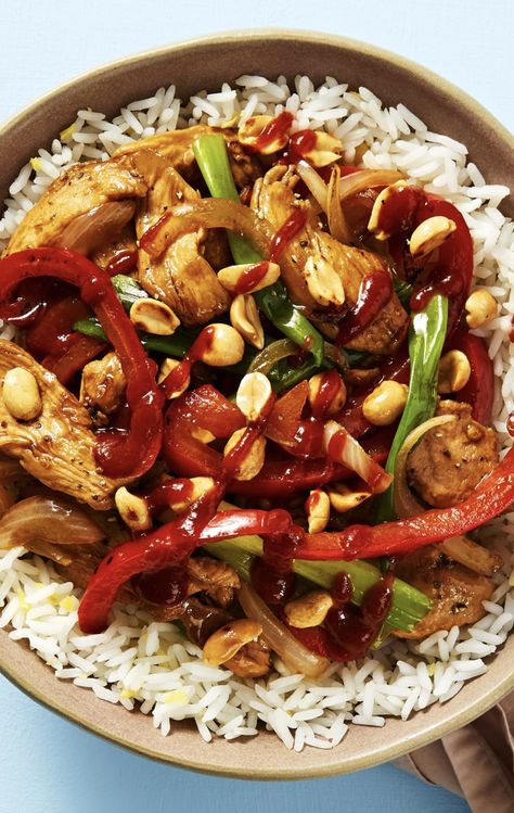 Easy chicken rice bowl recipe with bell pepper and peanuts | More recipes on www.HelloFresh.com Easy Chicken Bowl Recipes, Hello Fresh Chicken, Hello Fresh Dinners, Chicken Bowl Recipe, Easy Chicken And Rice, Savory Dinner, Rice Bowls Recipes, Hello Fresh Recipes, Clean Food Crush