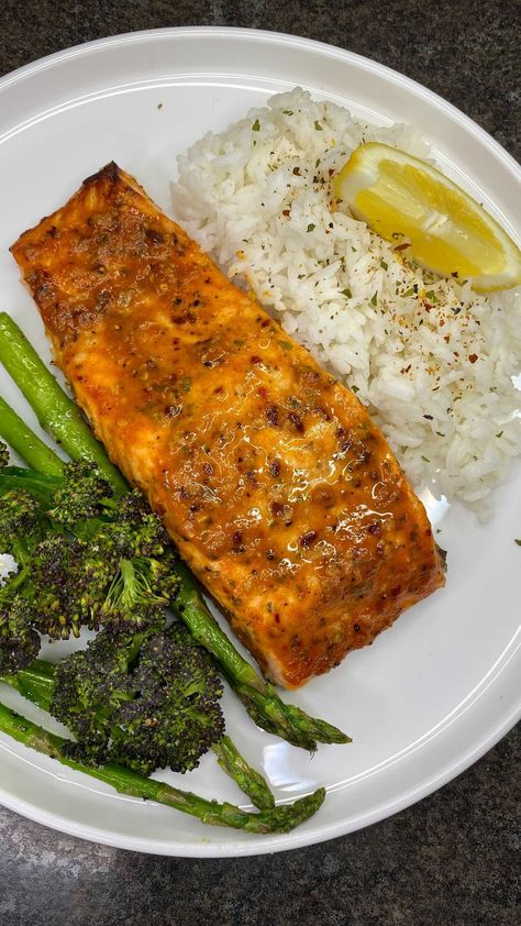 Good Recipes Healthy, Healthy Rice Meal Prep, Healthy Eating Salmon, Healthy Food With Rice, Healthy Food Salmon, Salmon Meals Healthy, Salmon Healthy Meals, Rice And Salmon Recipes, Foods With Rice