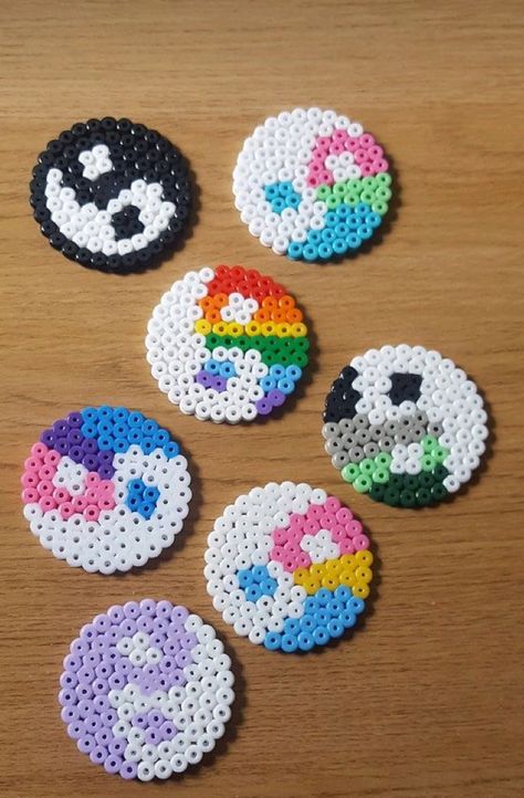 Pearl Beads Pattern Circle, Circle Fuse Bead Pattern, Circle Perler Bead Patterns, Ideas Pulseras, Easy Perler Bead Patterns, Melty Bead Patterns, Pearl Beads Pattern, Beads Patterns, Fuse Bead Patterns