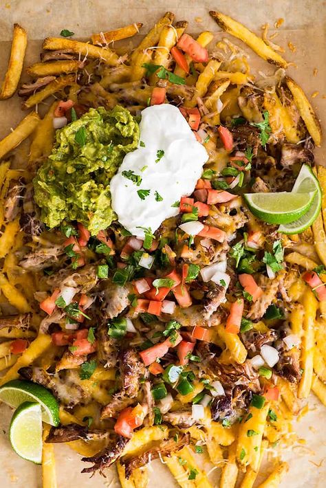 Carnitas Nacho Fries are the perfect party food or game-day appetizer. They're easy, stress-free, and a total crowd-pleaser. Healthy Nacho Fries, Mexican French Fries, Loaded Nacho Fries, Food Cravings Savory, Appetizer Nachos, Carnitas Nachos, Nachos Fries, Fries Nachos, Food Cravings Healthy