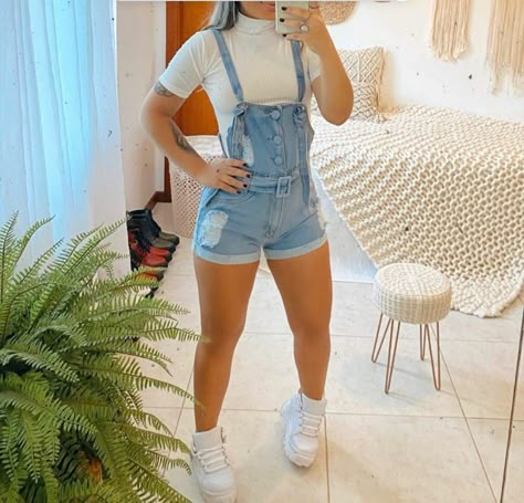 Jumper Outfit Denim Short, Jean Jumper Outfit Denim, Outfits Con Jumper, Jean Jumper Outfit, Denim Jumper Outfit, Jumper Shorts, Cute Overalls, Everyday Casual Outfits, Jumper Outfit