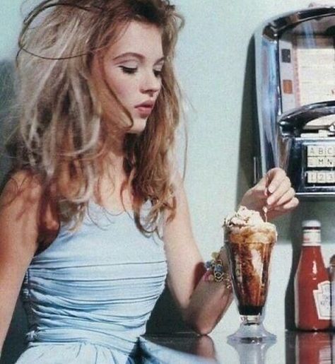 Summer Storm, Great Fashion, Kate Moss, Fashion Advice, Sense, Ice Cream, Cream, Fashion Tips, Blue