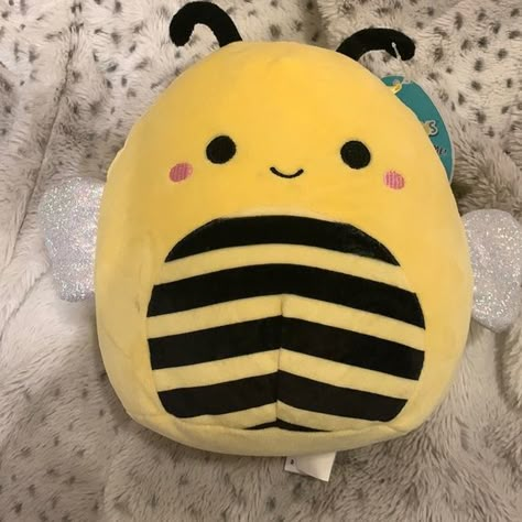 Bee squishmallow! (SUNNY) ❕🤑 Squishmallows Duck, Malcom Squishmallow, Babs Squishmallow, Bug Squishmallow, Bee Squishmallow, Squishmallow Collection, Squish Mallows, Disney Emoji, Cute Squishies