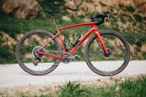 Major refresh and adoption of Future Shock 2.0 brings the Specialized Diverge bang up to date. Specialized Rockhopper, Specialized Diverge, Cycle Training, Red Bike, Bike News, Adventure Gear, Gravel Bike, Training Plan, Bicycle Design