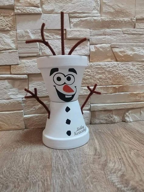 Plant Pots Crafts, Terra Cotta Pot Crafts Diy, Clay Pot Projects, Clay Pot People, Fall Decor Diy Crafts, Terra Cotta Pot Crafts, Painted Pots Diy, Christmas Pots, Painted Clay Pots