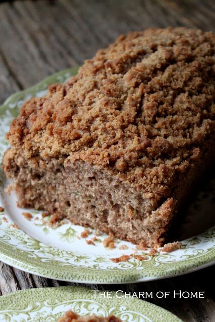 The Charm of Home: Crumb Topped Zucchini Bread Crumb Topping Recipe, Zucchini Bread Muffins, Squash Bread, Zucchini Bread Recipes, Baking Muffins, Bread Recipes Sweet, Crumb Topping, Crumble Topping, Zucchini Bread