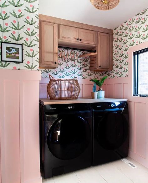 Quirky Utility Room Ideas, Small Colorful Laundry Room, Bright Laundry Room Ideas, Mauve Laundry Room, Pink Utility Room, Maximalist Laundry Room, Colorful Laundry Room Ideas, Dream Mudroom, Boho Laundry Room