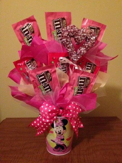 Valentines Day Candy Bouquet, Valentines Candy Gifts, Homemade Valentines Gift, Valentine's Candy, Valentine Card Box, Valentines Candy, Candy Arrangements, Valentines Day Baskets, Candy Bouquet Diy