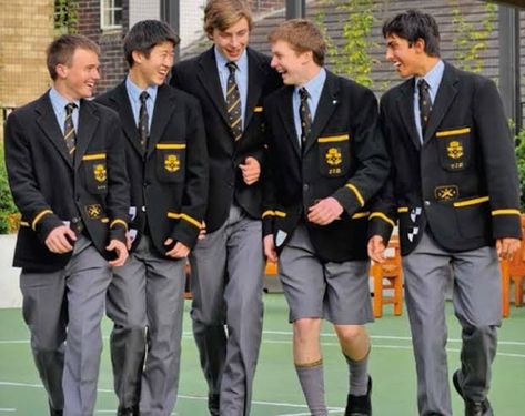 Private School Outfit, School Boy Outfits, British School Uniform, Estilo Gossip Girl, Urban Senior Pictures, Boys School Outfits, Senior Pictures Sports, Private Schools, School Uniform Outfits