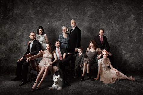 Powerful Family Portraits, Royal Family Pictures Ideas, Family Glamour Photoshoot, Fancy Family Portraits, Formal Family Photoshoot Ideas, Family Portraits Formal, Family Portrait Ideas Studio Formal, Dramatic Family Photos, Formal Family Portrait Studio