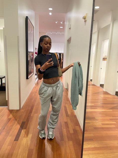 Grey Sweats Outfit Black Women, Light Jeans Outfit Black Women, Gray Body Suit Outfit, Midnight Navy 6s Outfit, Sweatpants Outfits Black Women, Grey Joggers Outfit Black Women, Cute Bummy Outfits Baddie, Winter Outfits Baddie School, Comfy Fits Black Women