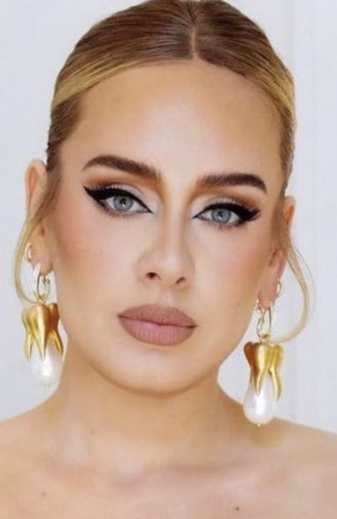 💓❇💓 ADELE..🎤🎸🎼🌹🎹✨🎶🇬🇧🇺🇸 Adele Eyes, Adele Makeup, Adele Hair, Adele Style, Foxy Eyes, Adele Adkins, Cadeau Photo, Penteado Cabelo Curto, Wedding Hair And Makeup