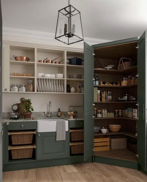 36 Corner Pantry Ideas to Maximize Your Kitchen Storage Corner Pantry Ideas, Cozy Maximalism, Corner Kitchen Pantry, Walk In Pantry Ideas, Desain Pantry Dapur, Model Dapur, Kitchen Larder, Corner Kitchen Cabinet, Corner Pantry