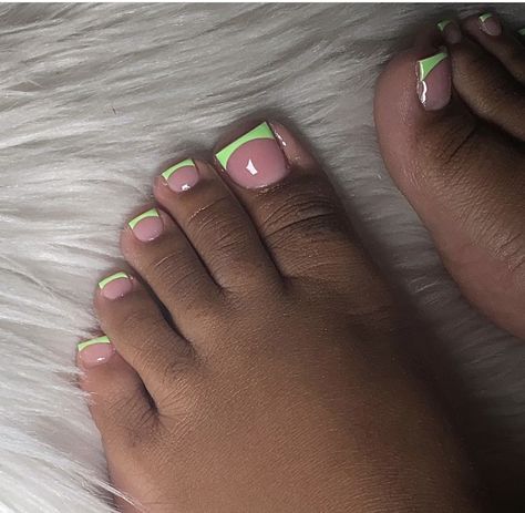 Green Toes Black Women, Light Green Toe Nails, Cute Toes Nails Designs, Green Acrylic Toes, Green French Tip Toes, Toe Nails Inspiration, Green Pedicure Ideas, Green Toe Nail Designs, Acrylic Toes Black Women