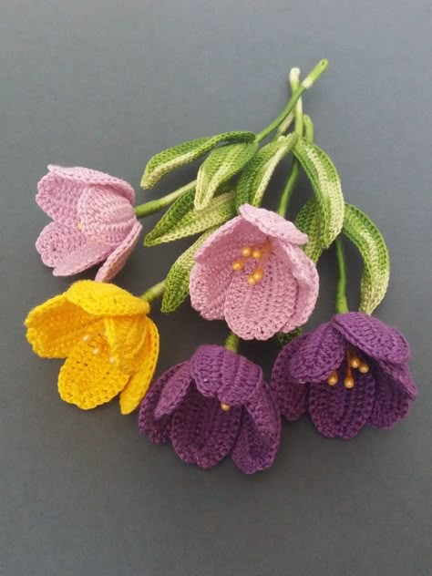 Easy Crochet Flower, Bouquet Crochet, Daisy Duke, Crochet Flowers Easy, Confection Au Crochet, Crochet Flowers Free Pattern, Crochet Bouquet, Crocheted Flowers, Crochet Plant