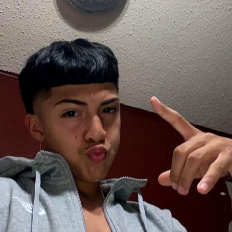 Luh you💓 Fluffy Edgars, Takuache Outfits Guys, Mexican Boys, Boy Haircuts Long, Low Fade Haircut, Hispanic Men, Tupac Pictures, To My Future Husband