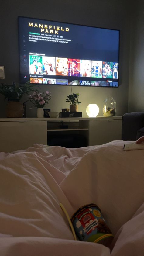 Big Tv Bedroom, Watching Tv Snap, Watching Tv Video, Watching Movies In Bed, Watching Tv In Bed, Television Wall, Fake Ft Call, Nike Wallpapers, Watching Television