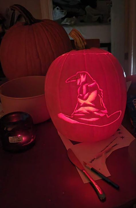 Sorting Hat Pumpkin Carving, Pumpkin Carving Idea, Unique Pumpkin Carving Ideas, Halloween Cozy, Jack O Latern, Cute Pumpkin Carving, Harry Potter Sorting, Harry Potter Sorting Hat, Sorting Hat