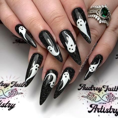 Ghost Fingernails, Holoween Nail Idea, Halloween Nail Designs Stiletto, Halloween Stiletto Nails Design, Black Ghost Nails, Pagan Nails, Nail Ghost, Black And White Halloween Nails, Ghost Mermaid